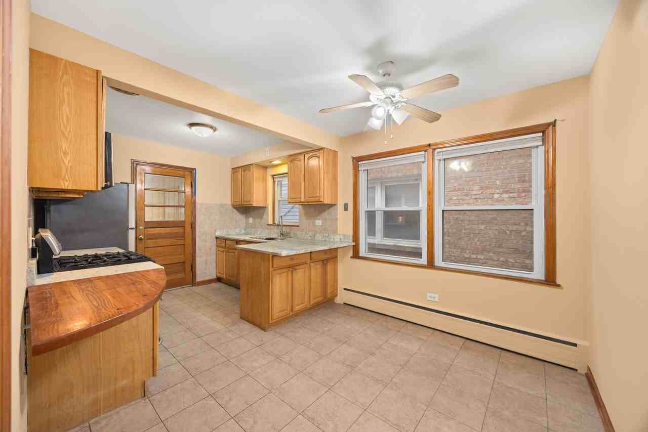 5748 W Montrose Ave #1 - Photo 3 of 15