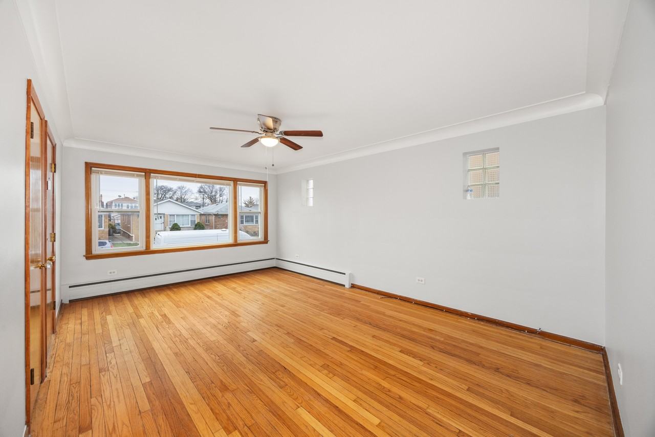 5748 W Montrose Ave #1 - Photo 5 of 15