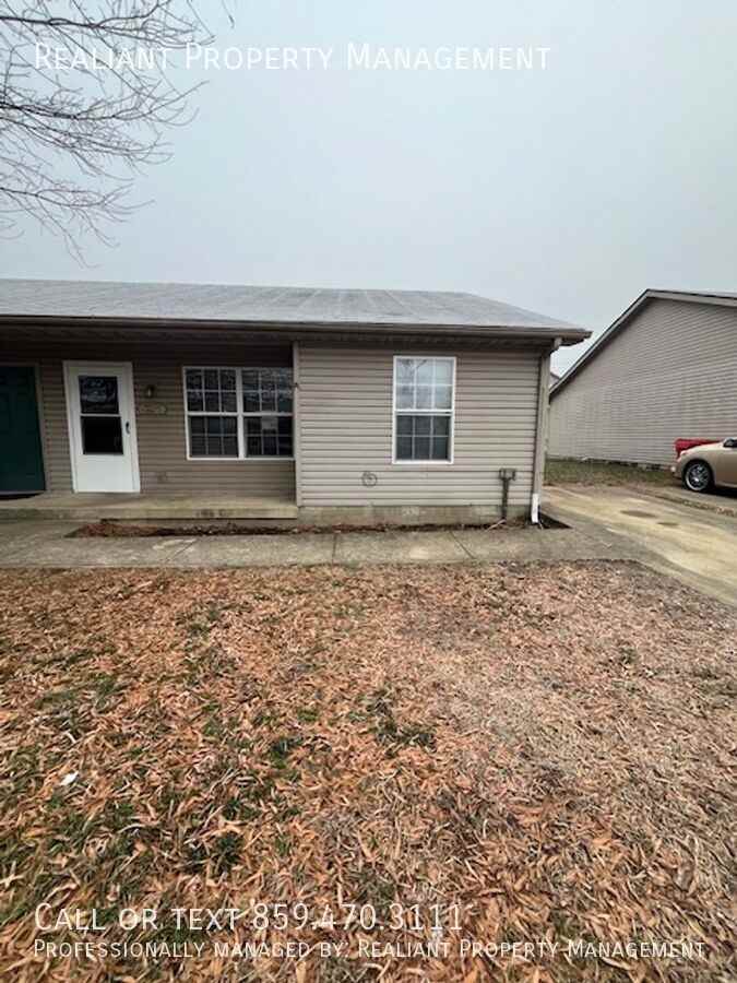 1005 Pinoak Dr - Photo 2 of 10