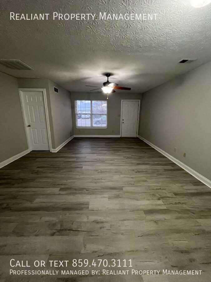 1005 Pinoak Dr - Photo 3 of 10