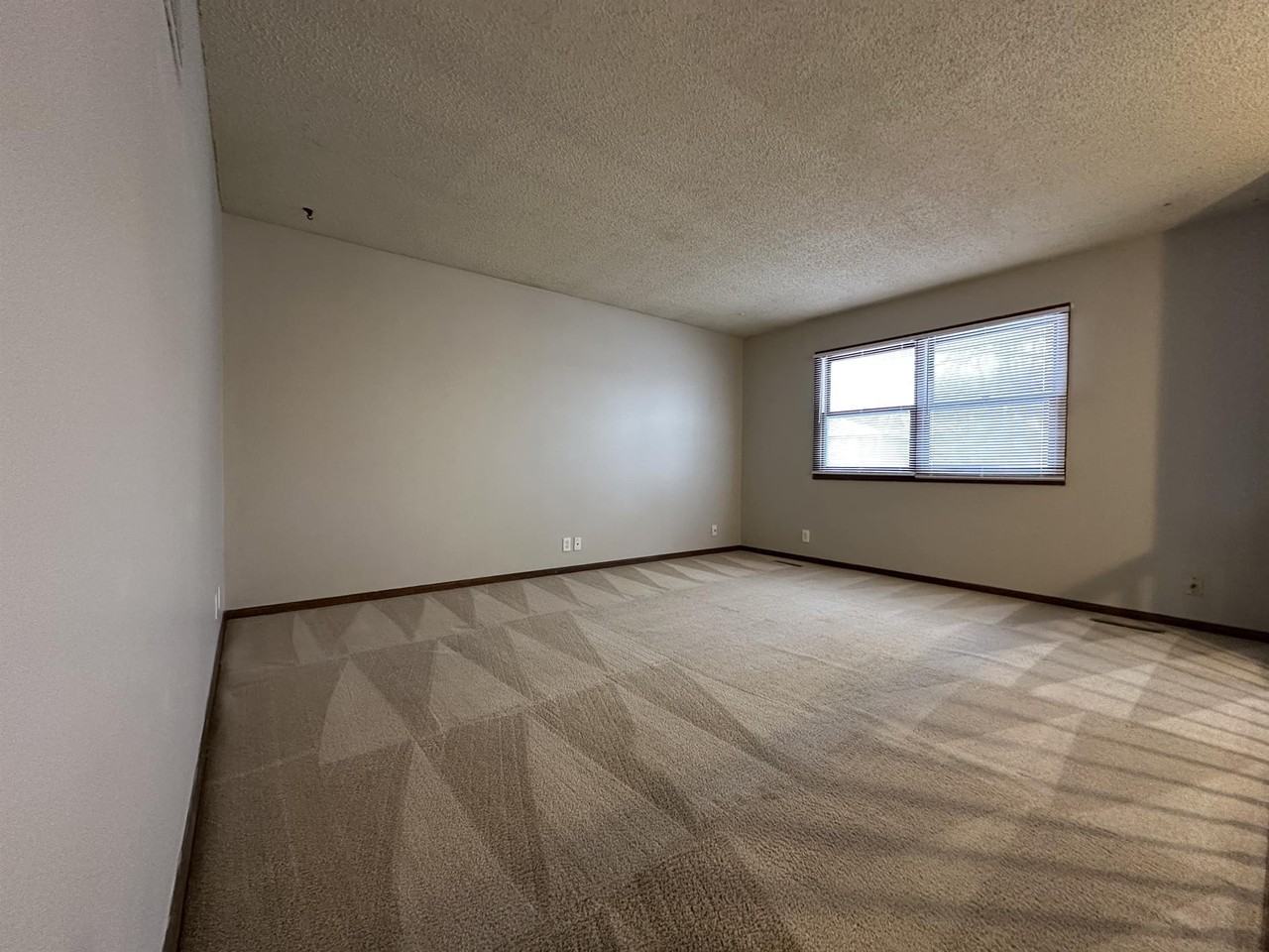 3930 Belridge Dr - Photo 7 of 29