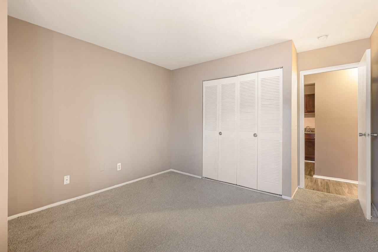 Waterford Square - Photo 6 of 29