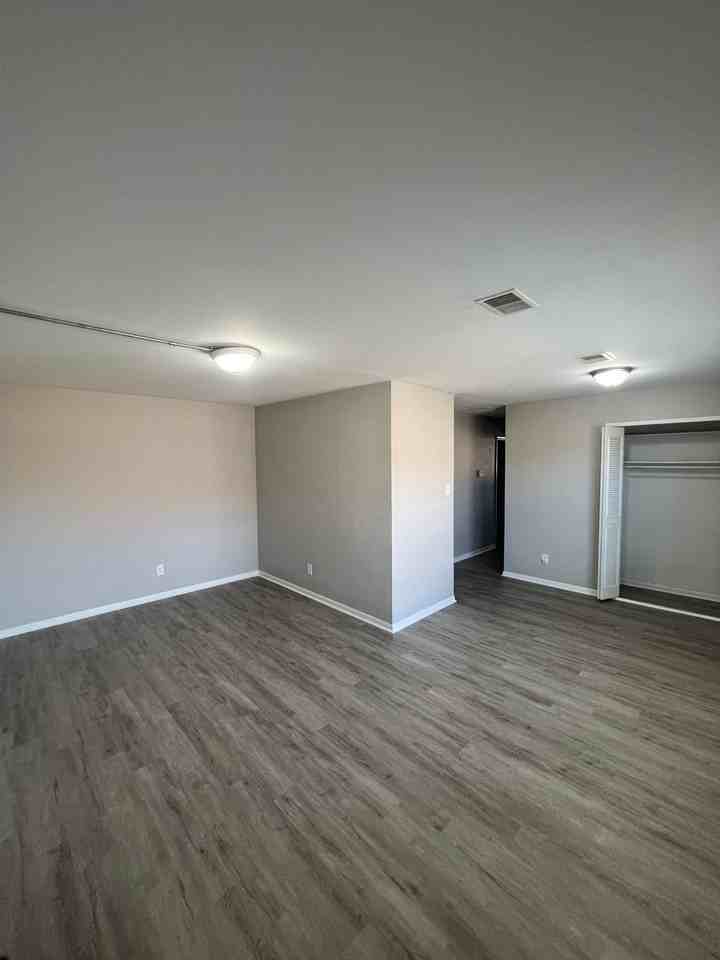 2343 Harrodsburg Rd #8 - Photo 3 of 6