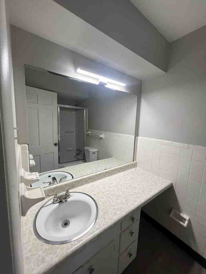 2343 Harrodsburg Rd #8 - Photo 5 of 6