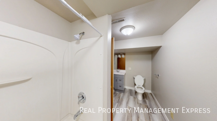 1013 S Sherman Ave #C - Photo 7 of 7