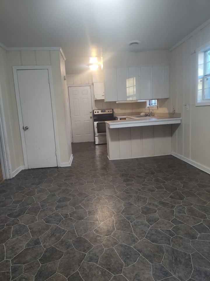 665 Heather Ln - Photo 3 of 14