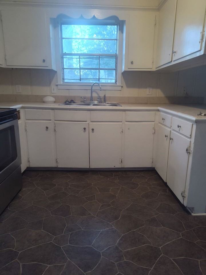 665 Heather Ln - Photo 4 of 14