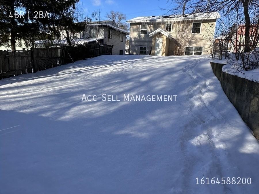 530 Hall St Se - Photo 3 of 22