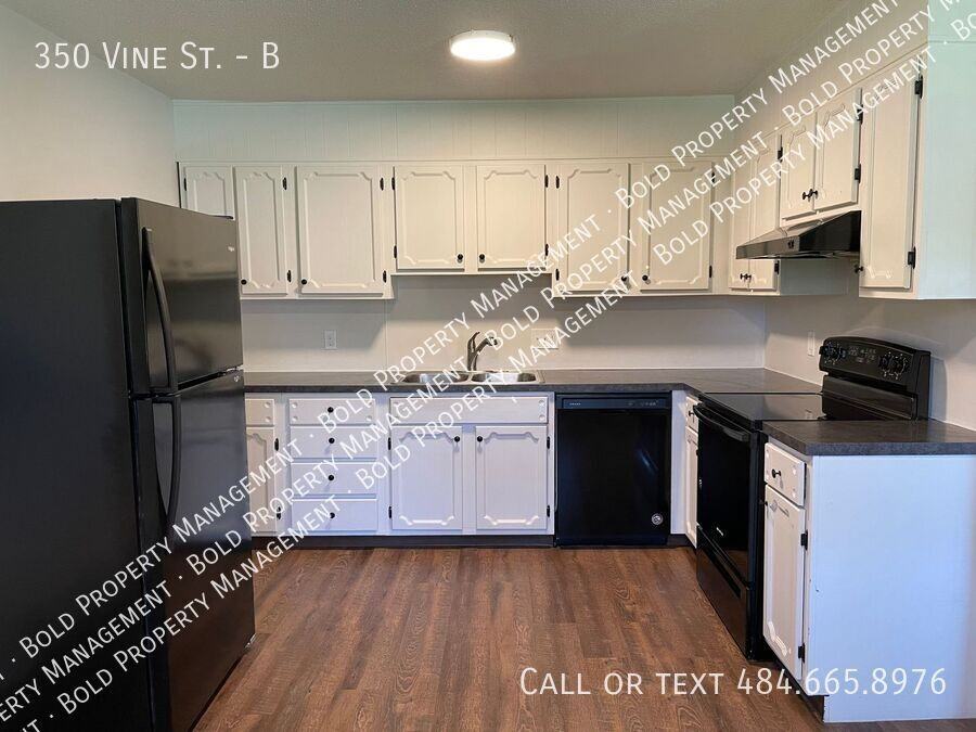 350 Vine St #B - Photo 2 of 10