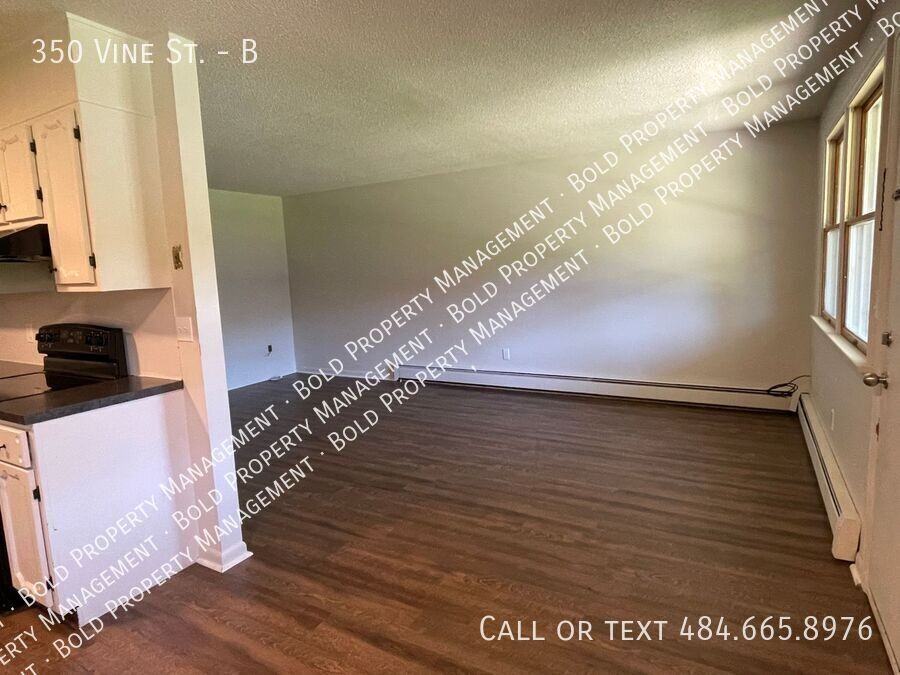 350 Vine St #B - Photo 3 of 10