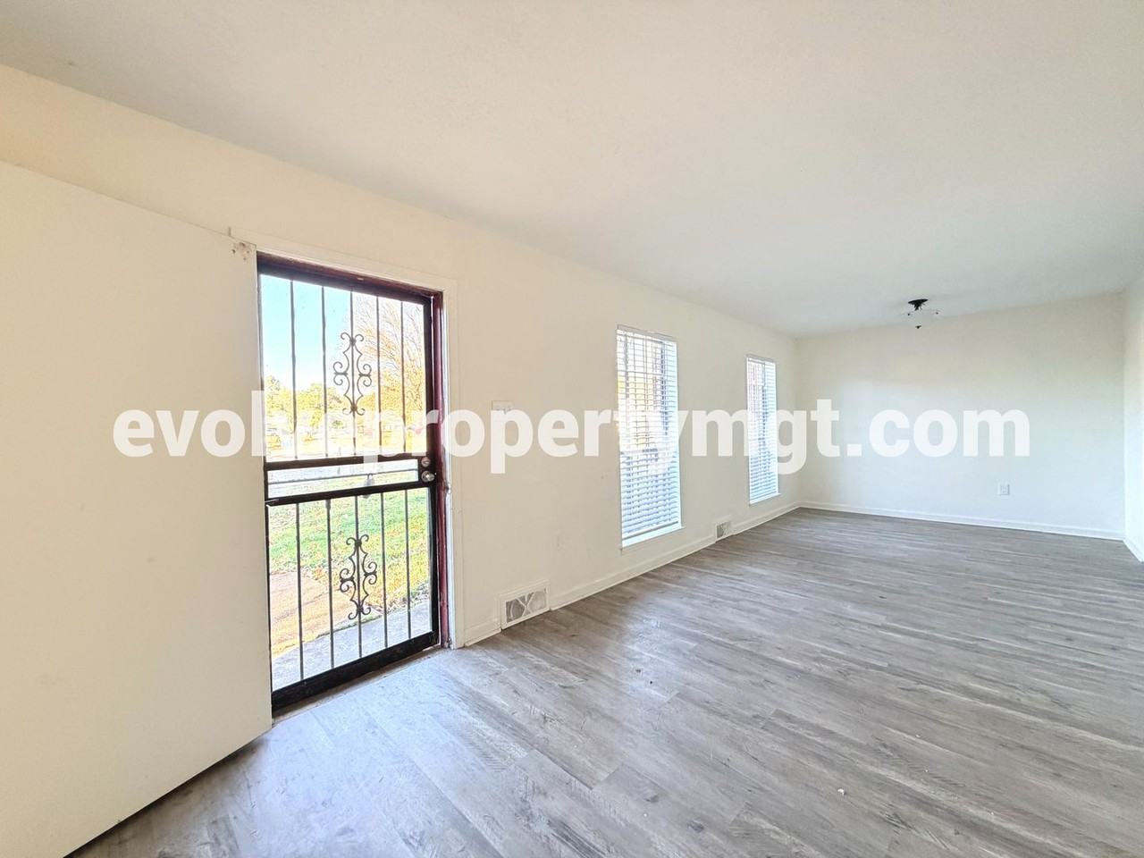 3886 Camelia Cv - Photo 3 of 21