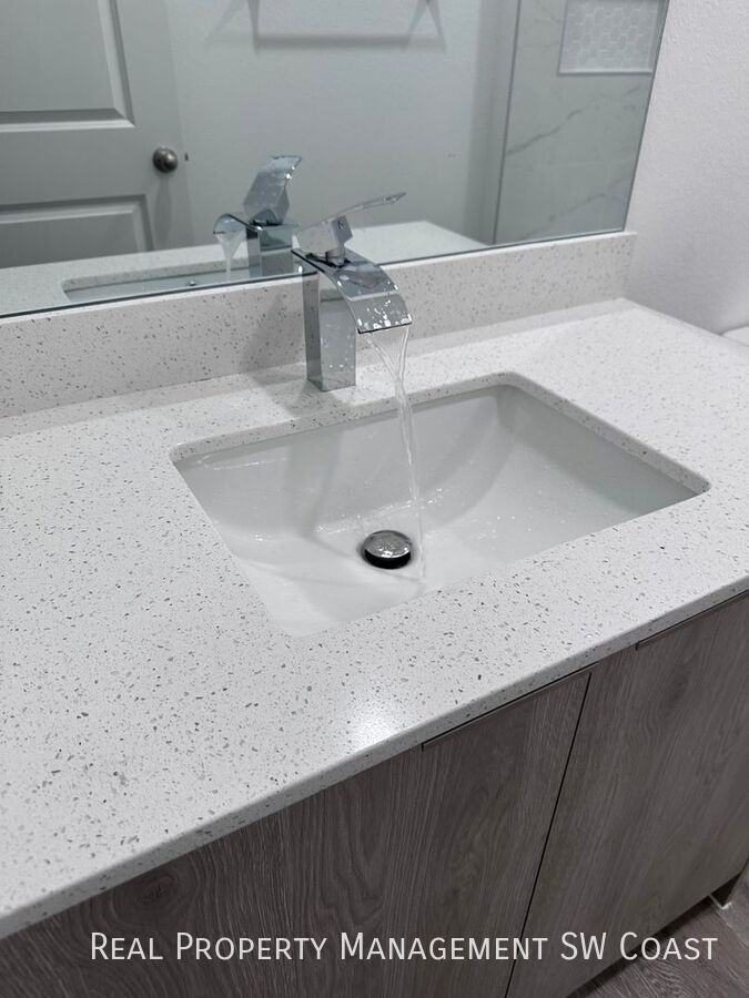 1263 Hillcrest St E - Photo 2 of 23