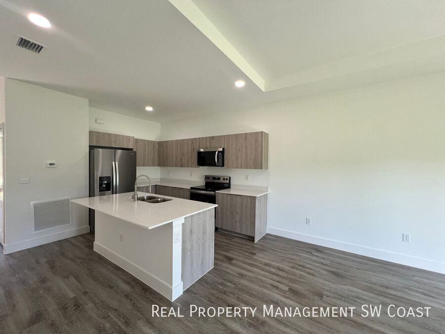 1263 Hillcrest St E - Photo 6 of 23