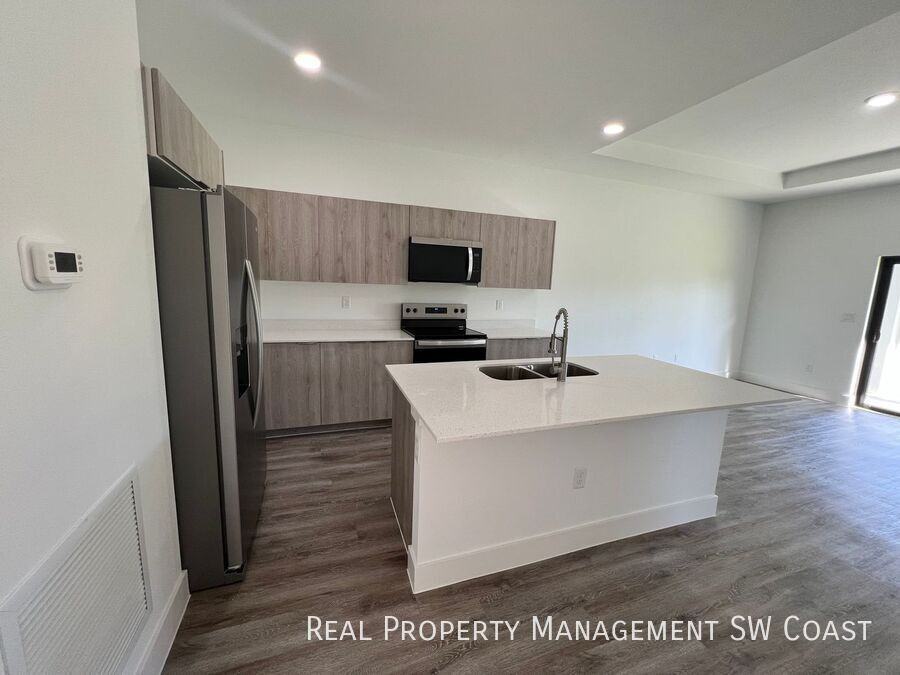 1263 Hillcrest St E - Photo 7 of 23