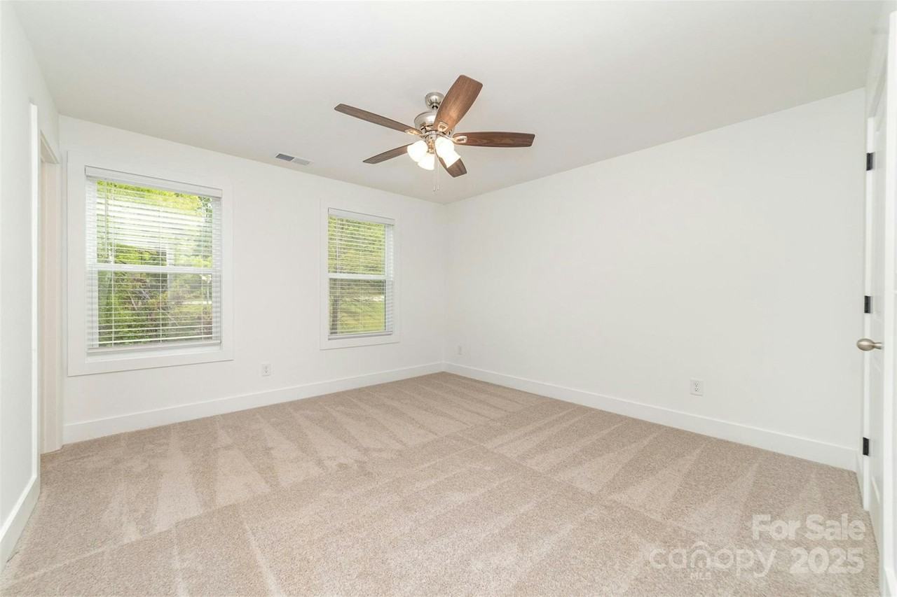 213 Rosemont Ave - Photo 3 of 12