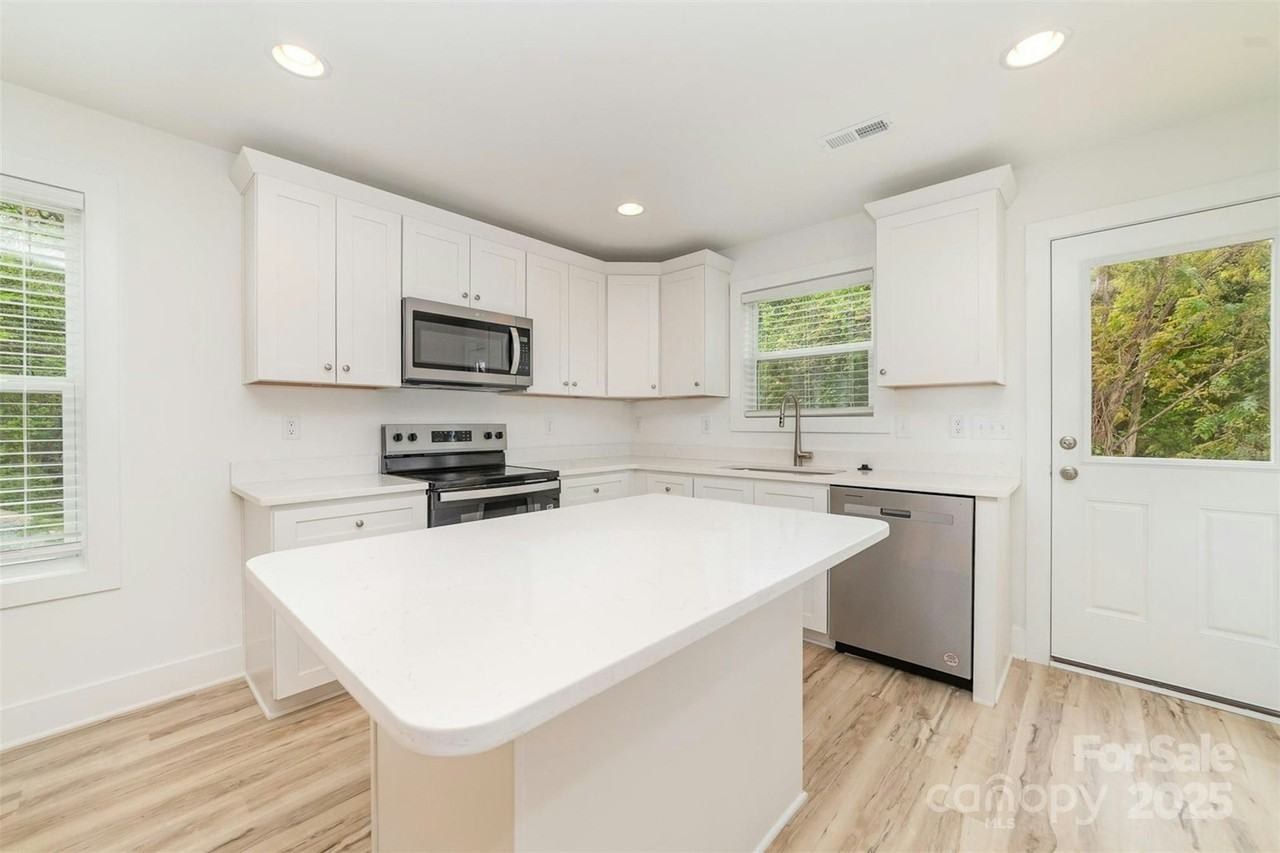 213 Rosemont Ave - Photo 4 of 12