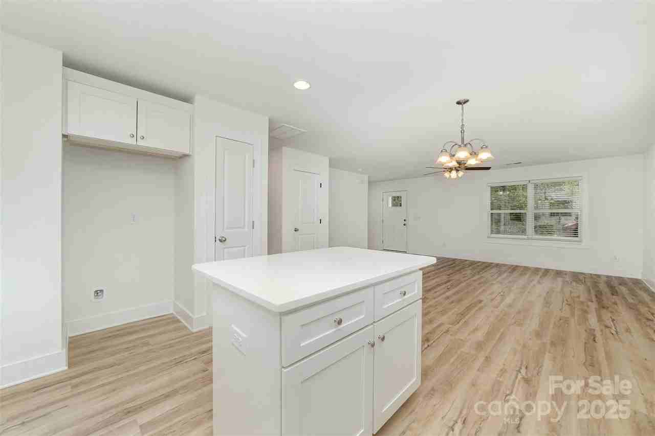 213 Rosemont Ave - Photo 6 of 12