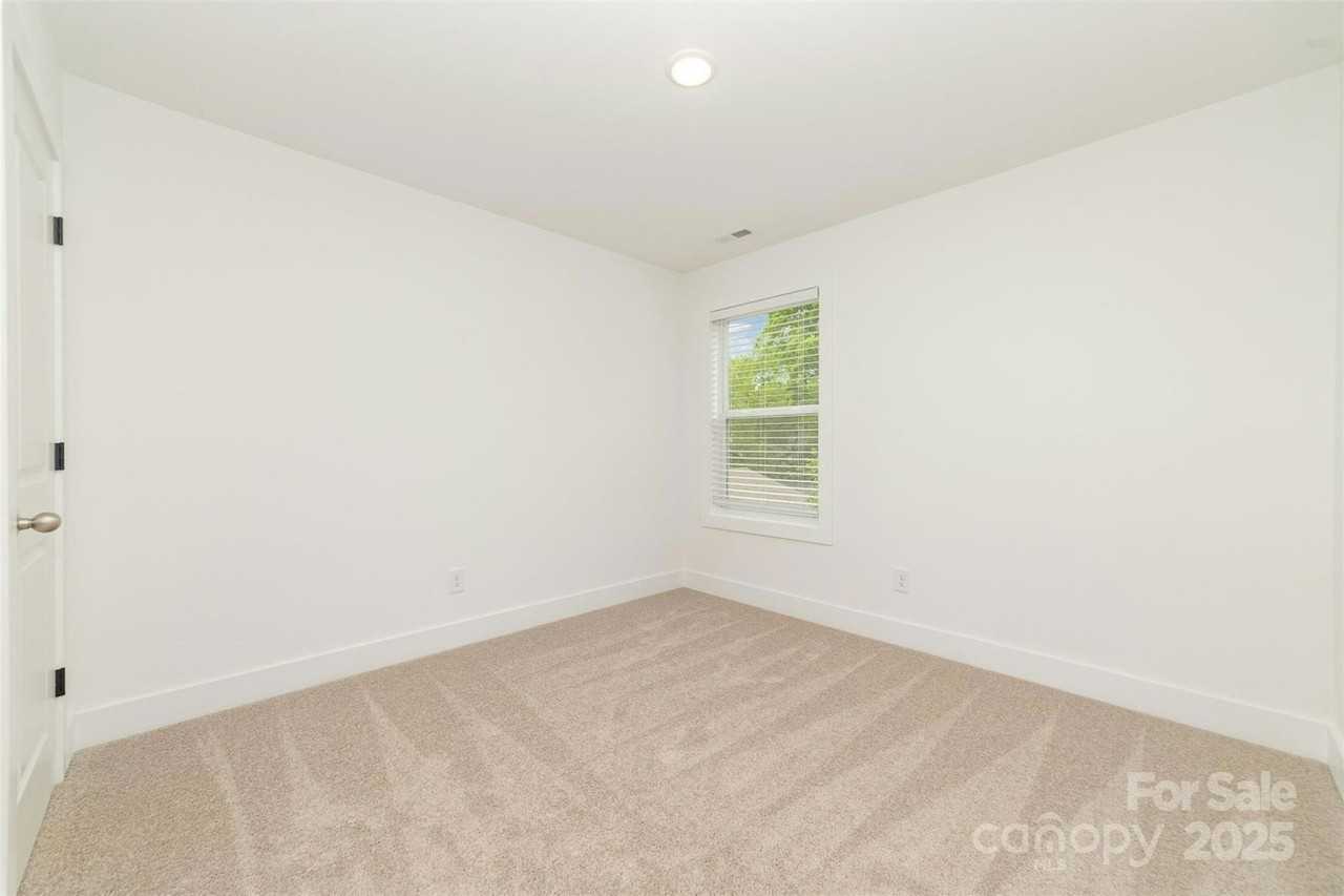 213 Rosemont Ave - Photo 7 of 12