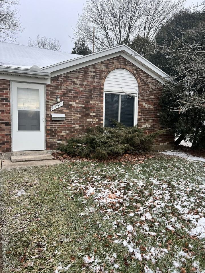 1191 East David Road - Photo 2 of 13