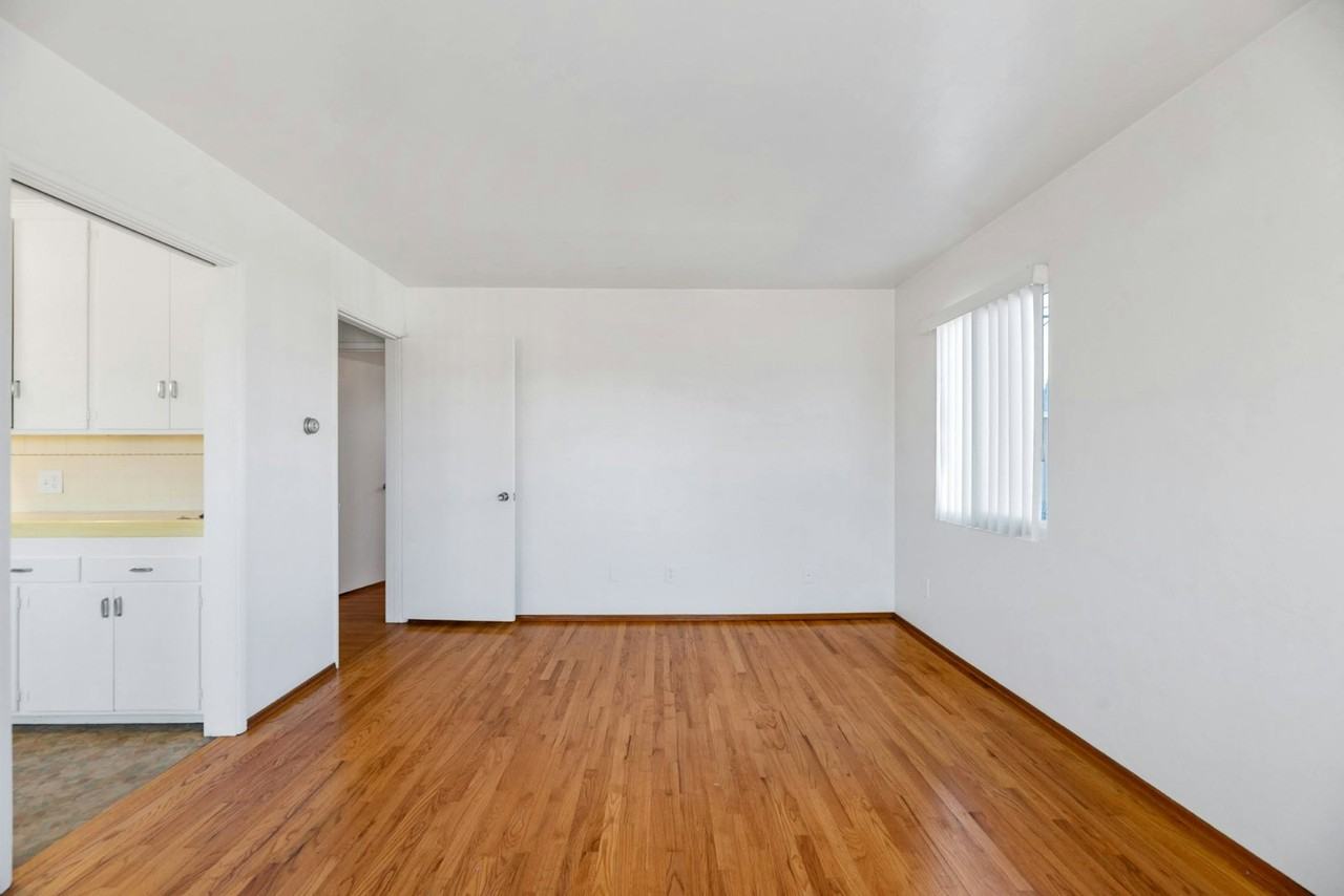 4342 Iowa Street, Unit 4348 1/2 - Photo 2 of 24