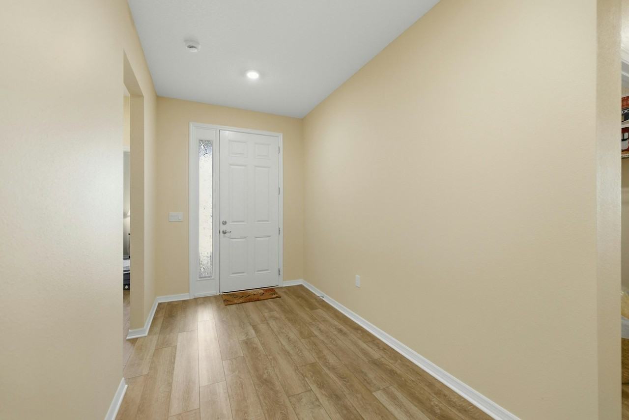 6137 Southwest 70th Avenue - Photo 2 of 23