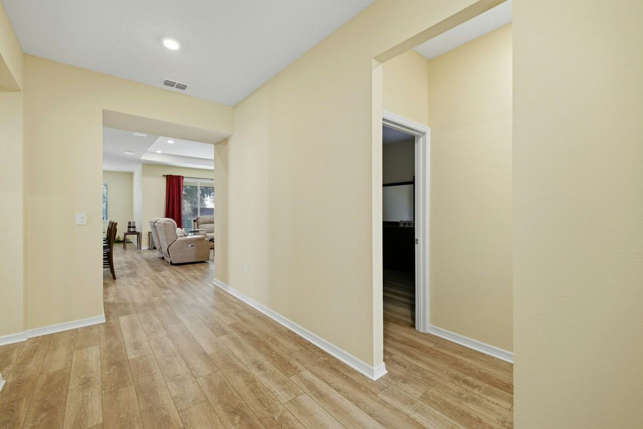 6137 Southwest 70th Avenue - Photo 3 of 23