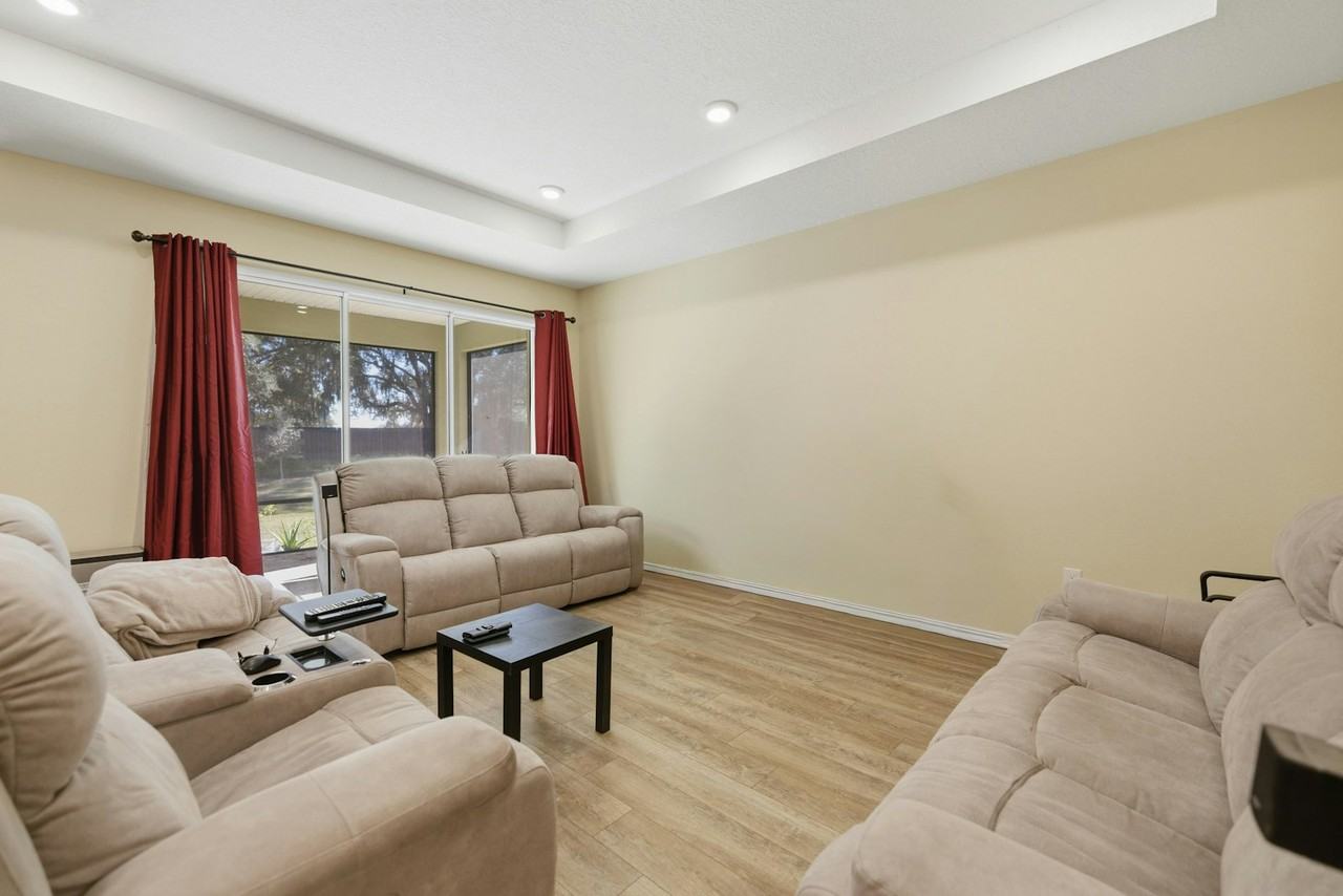 6137 Southwest 70th Avenue - Photo 4 of 23