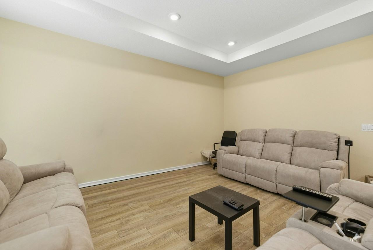 6137 Southwest 70th Avenue - Photo 5 of 23