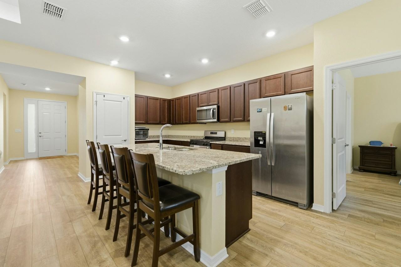 6137 Southwest 70th Avenue - Photo 7 of 23