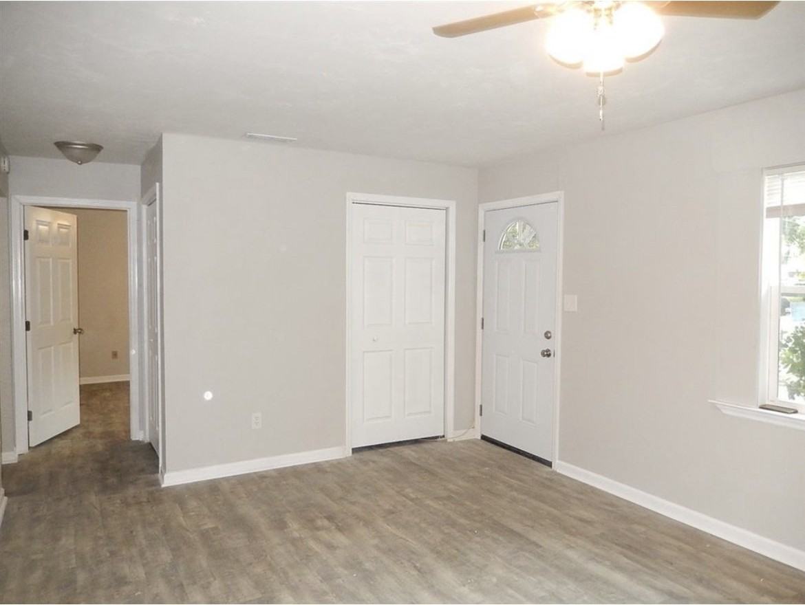 1901 Crosby Court, Unit B - Photo 4 of 13