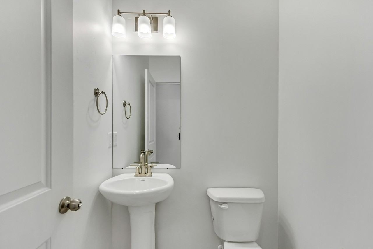 825 W 700 S - Photo 4 of 32