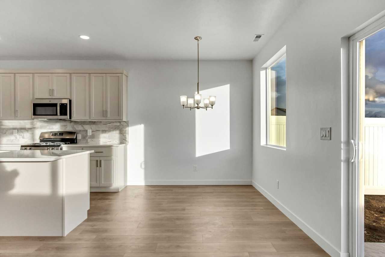 825 W 700 S - Photo 7 of 32