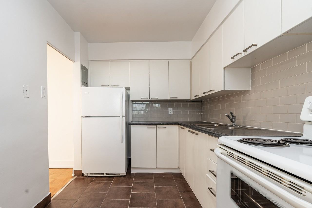 263-265 Dixon Rd - Photo 3 of 50