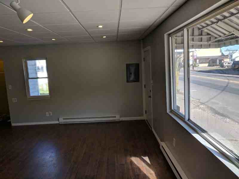 1172 Wyoming Ave - Photo 4 of 20