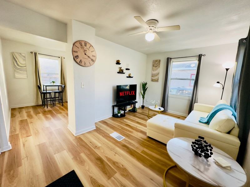 1316 Whiting St Sw - Photo 2 of 9