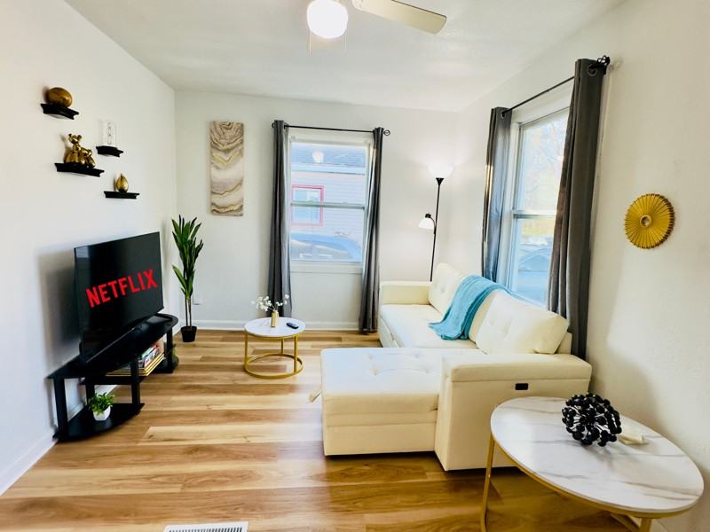 1316 Whiting St Sw - Photo 3 of 9