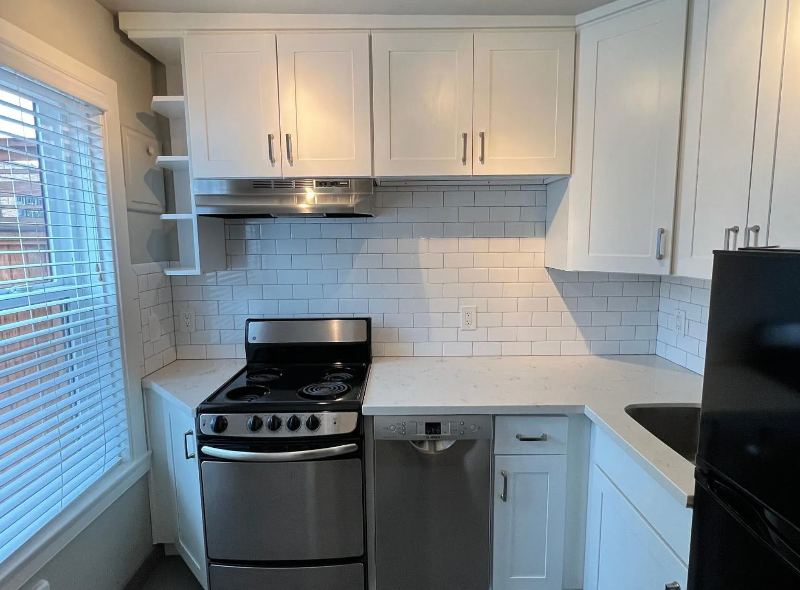 421 Summit Ave E #301 - Photo 4 of 11