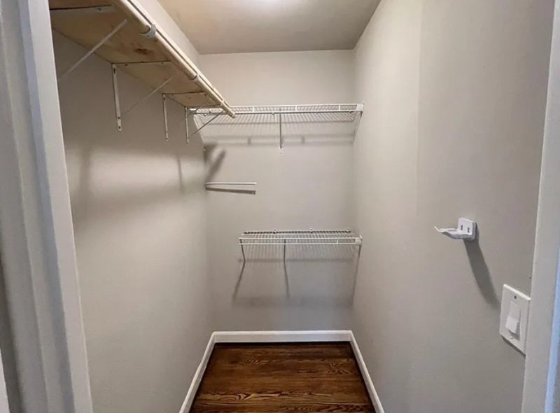 421 Summit Ave E #301 - Photo 6 of 11