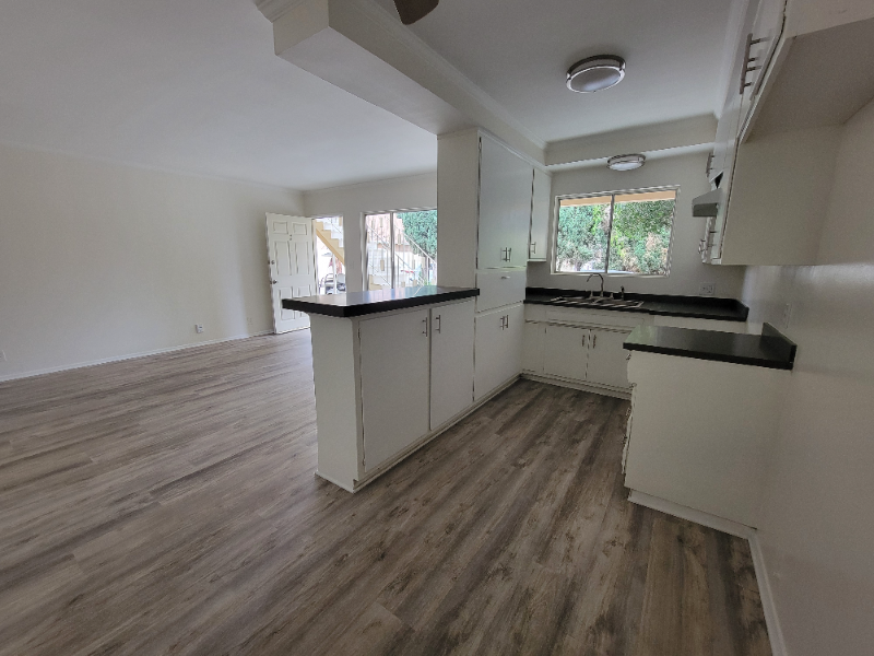 13556 Wyandotte St #1 - Photo 3 of 13