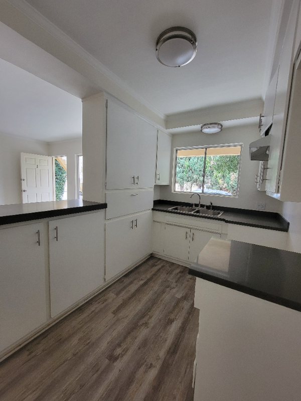 13556 Wyandotte St #1 - Photo 4 of 13