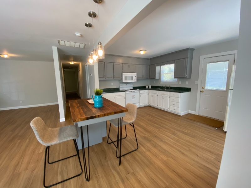 220 Archdale Dr - Photo 4 of 14