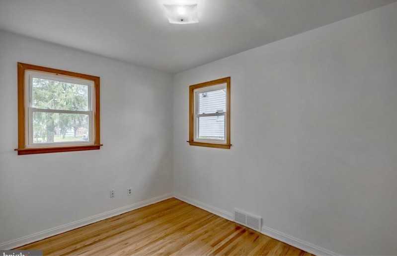 345 W Signal Hill Rd - Photo 6 of 16