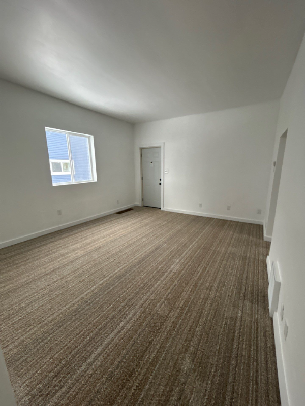 2106 Thomas St - Photo 3 of 15