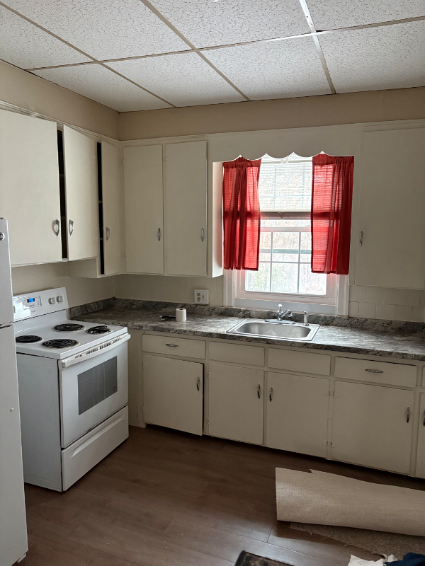 164 Chestnut St - Photo 2 of 5