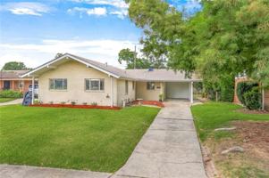 featured image of 2411 Somerset Dr