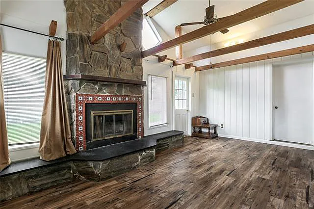 2411 Somerset Dr - Photo 2 of 8