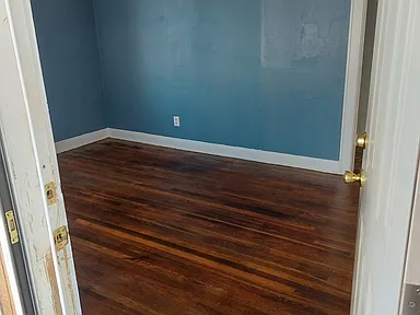 226 1/2 Clyde St - Photo 2 of 9