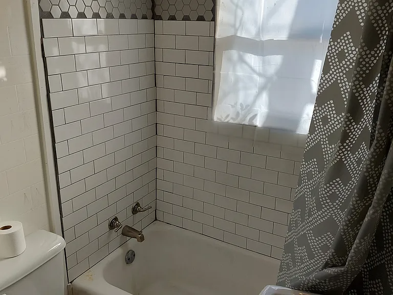 226 1/2 Clyde St - Photo 7 of 9