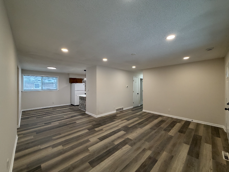 3011 Peterson St - Photo 3 of 17