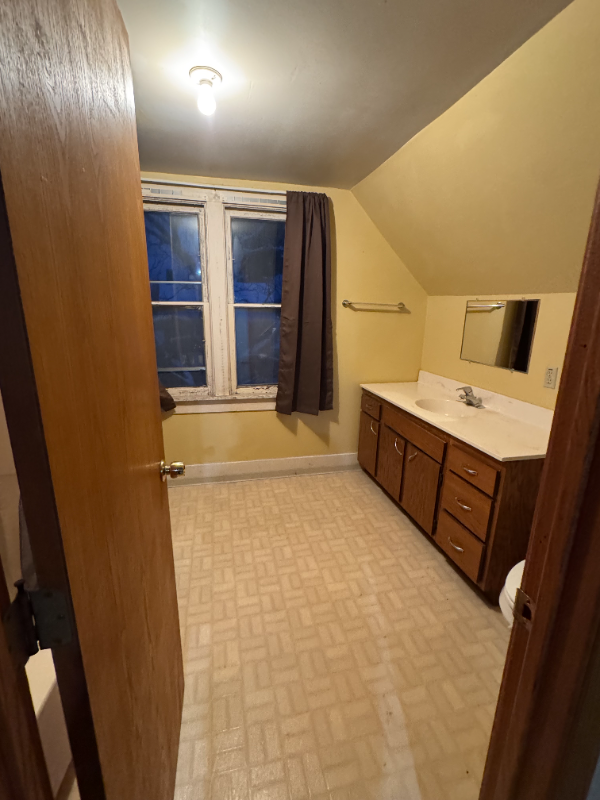 201 N Summit St #2 - Photo 7 of 8